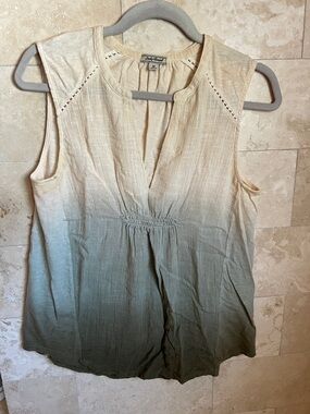 Lucky Brand Cream to Olive Ombre Sleeveless V-Neck Top M